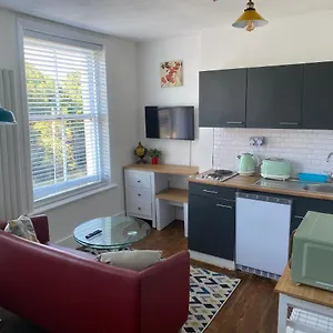 https://accommodation-hub-studio-2.brighton-hotels-england.com